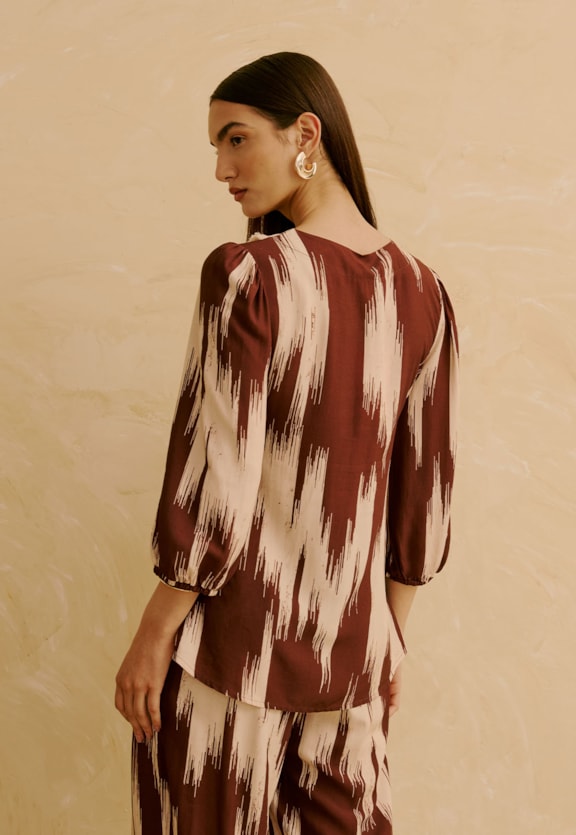 Bata com Franjas Estampada Amantani Vista Traseira