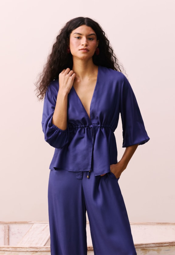 Bata Manga Longa Detalhe Amarração Vista Traseira