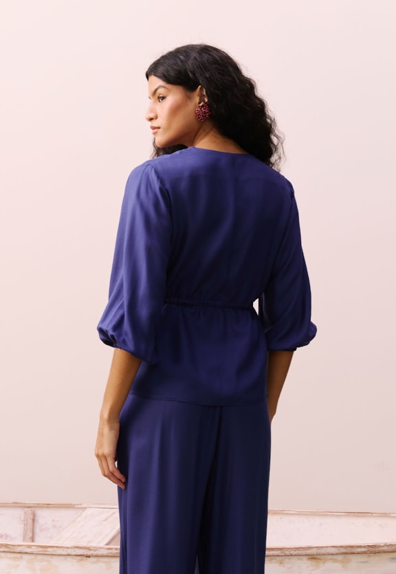 Bata Manga Longa Detalhe Amarração Vista Frontal