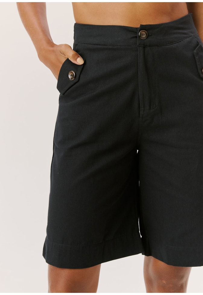 Bermuda Detalhe Aba Bolso