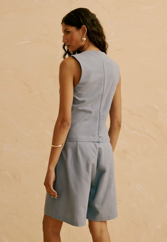 Bermuda Lisa Média  Vista Traseira