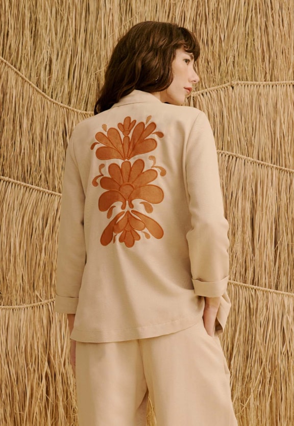 Blazer com Bordado nas Costas Vista Frontal