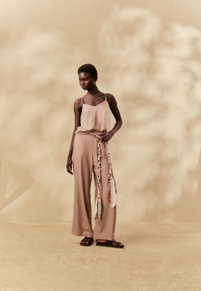 Blusa Alças Lisa Detalhe Ponteira