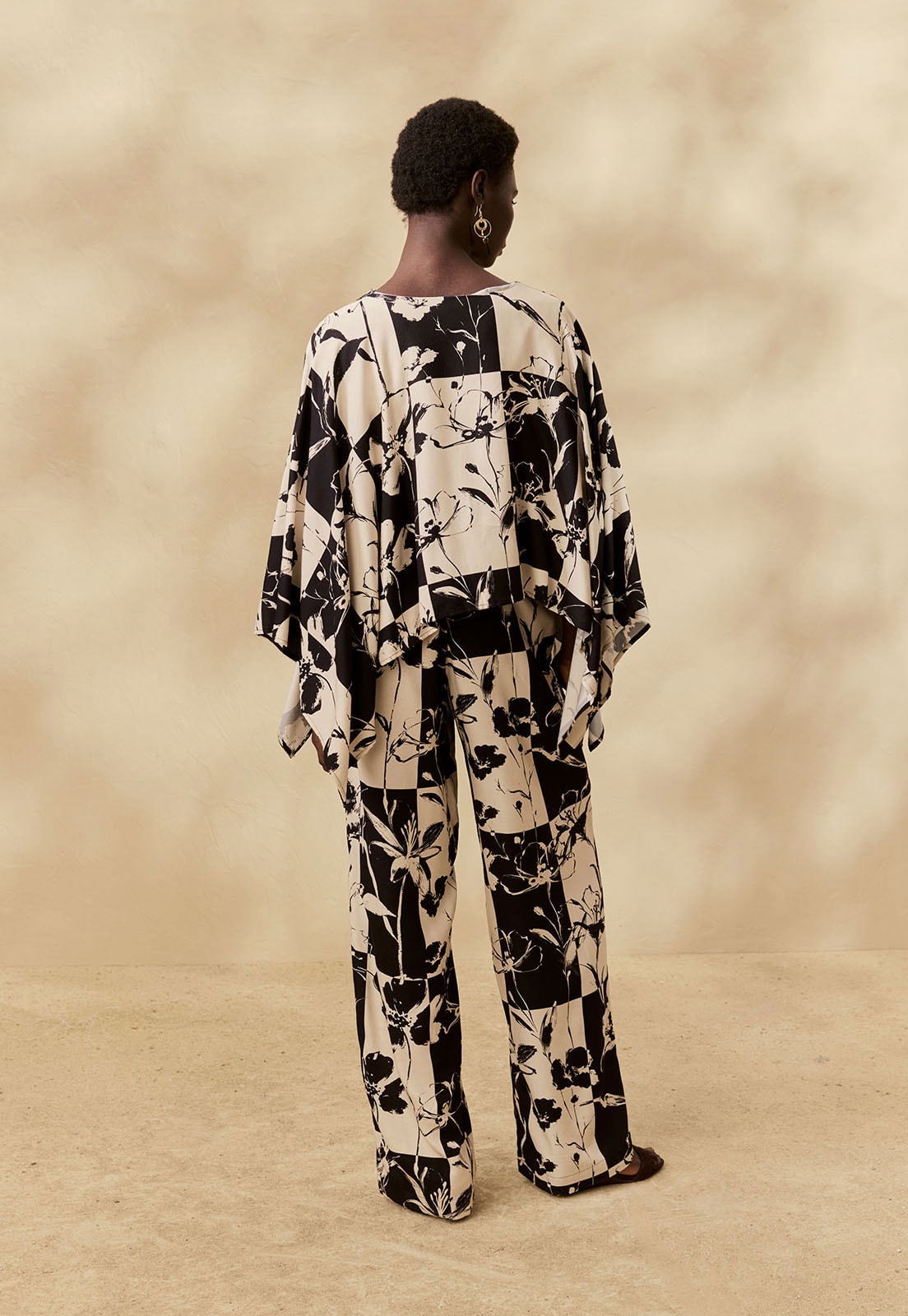Blusa Ampla Estampada Yareta Vista Traseira