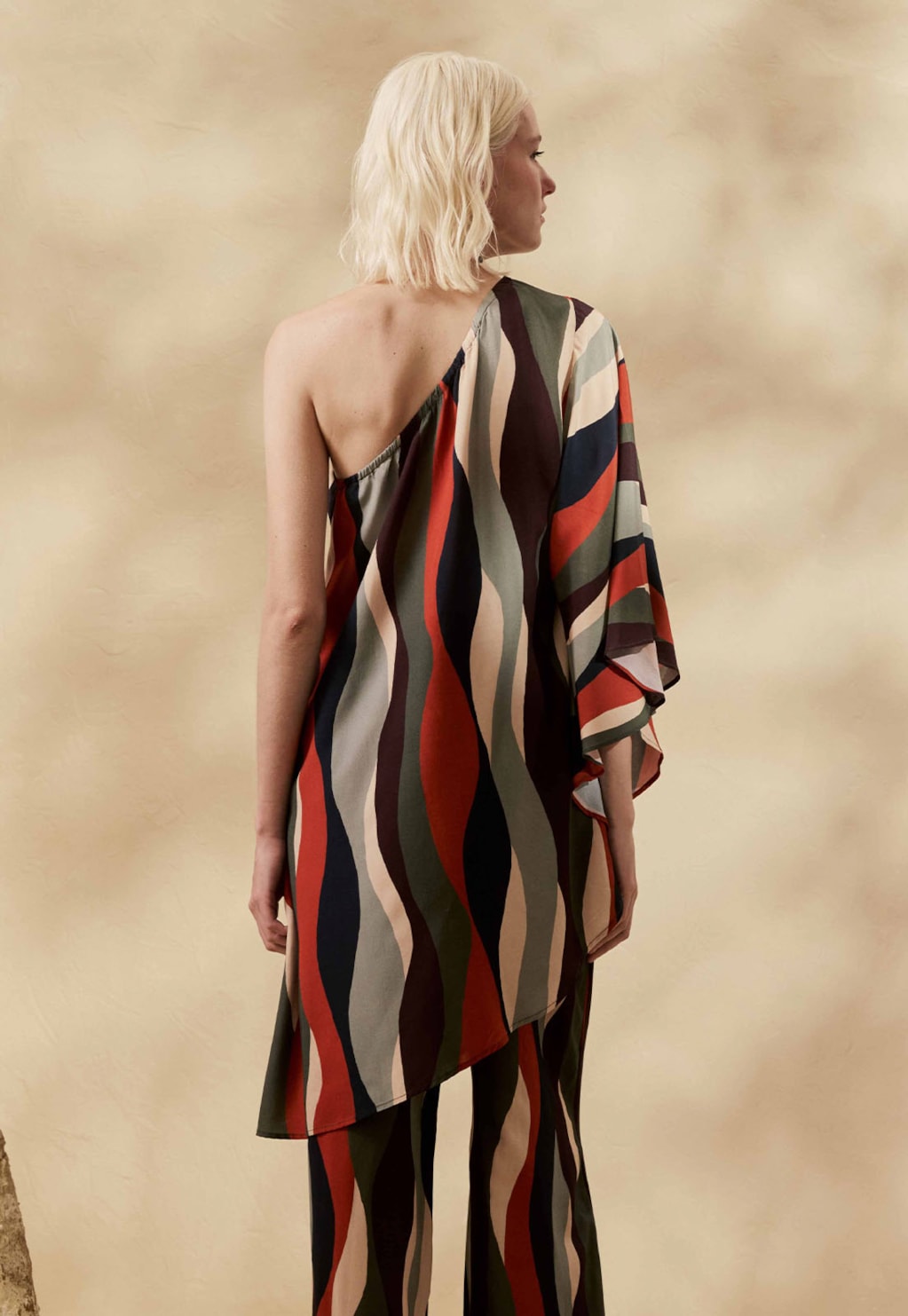 Blusa Ampla Um Ombro Só Estampada Cordilheira