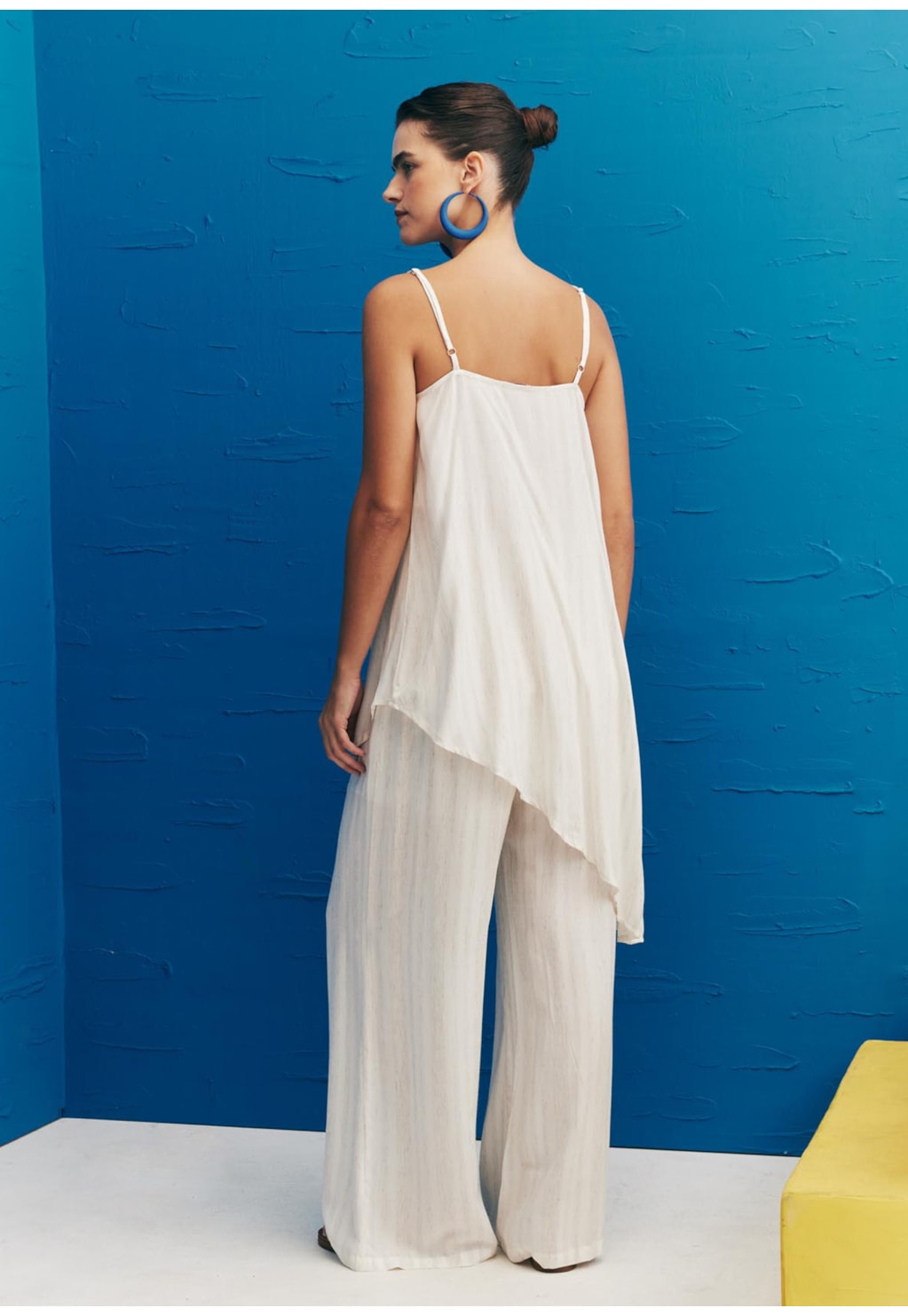 Blusa Assimétrica Contas