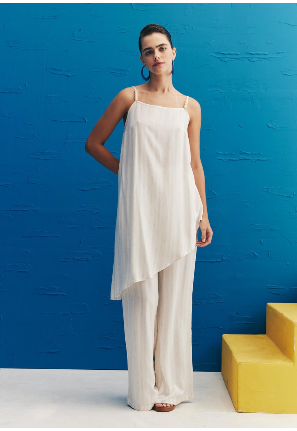 Blusa Assimétrica Contas