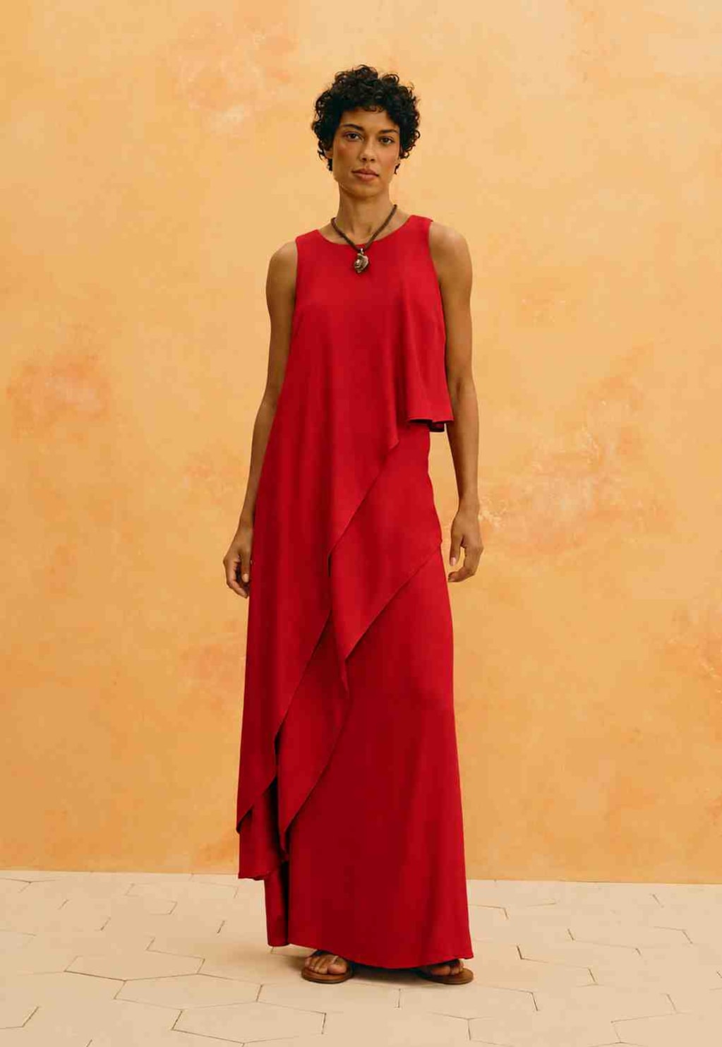 Blusa Assimétrica Detalhe Pregas