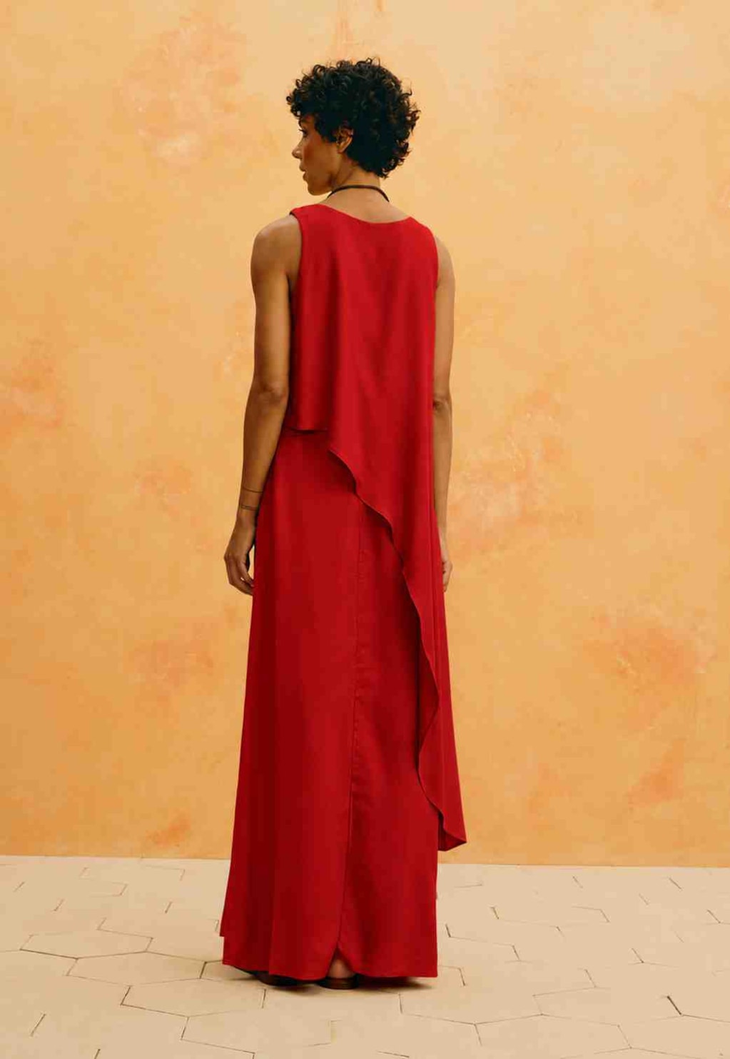 Blusa Assimétrica Detalhe Pregas
