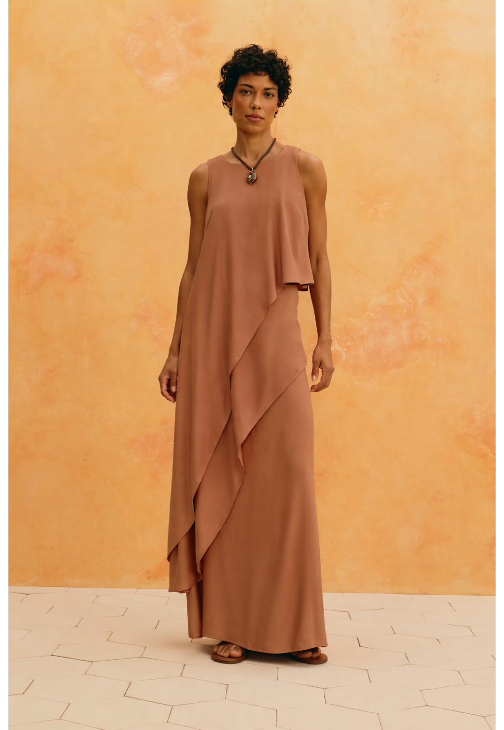 Blusa Assimétrica Detalhe Pregas