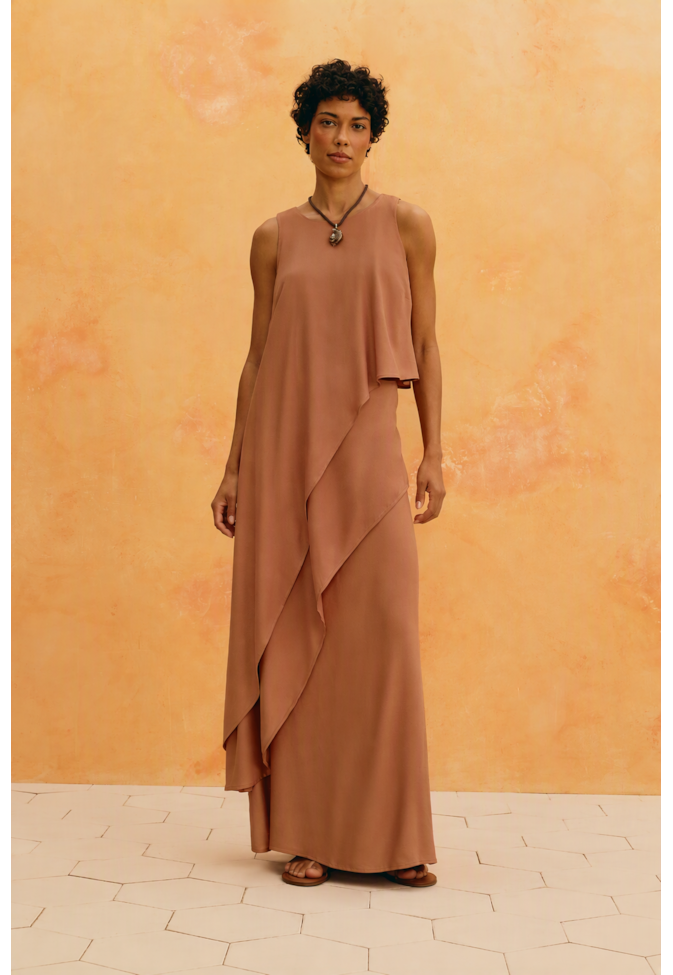 Blusa Assimétrica Detalhe Pregas