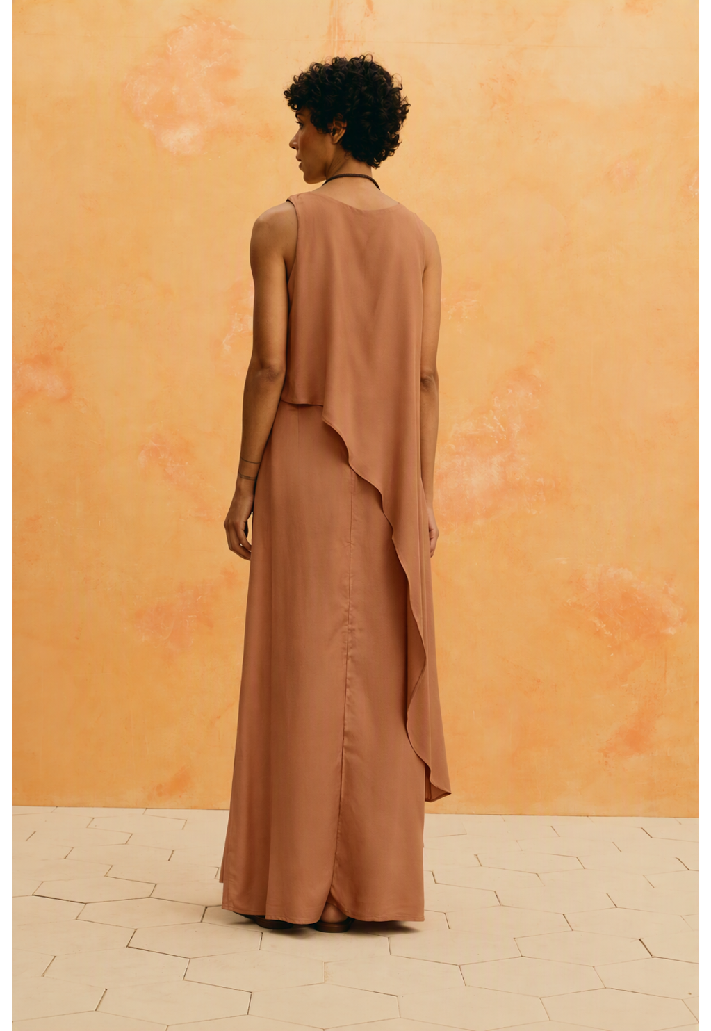 Blusa Assimétrica Detalhe Pregas