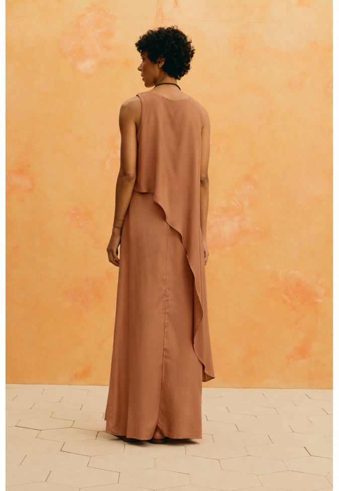 Blusa Assimétrica Detalhe Pregas