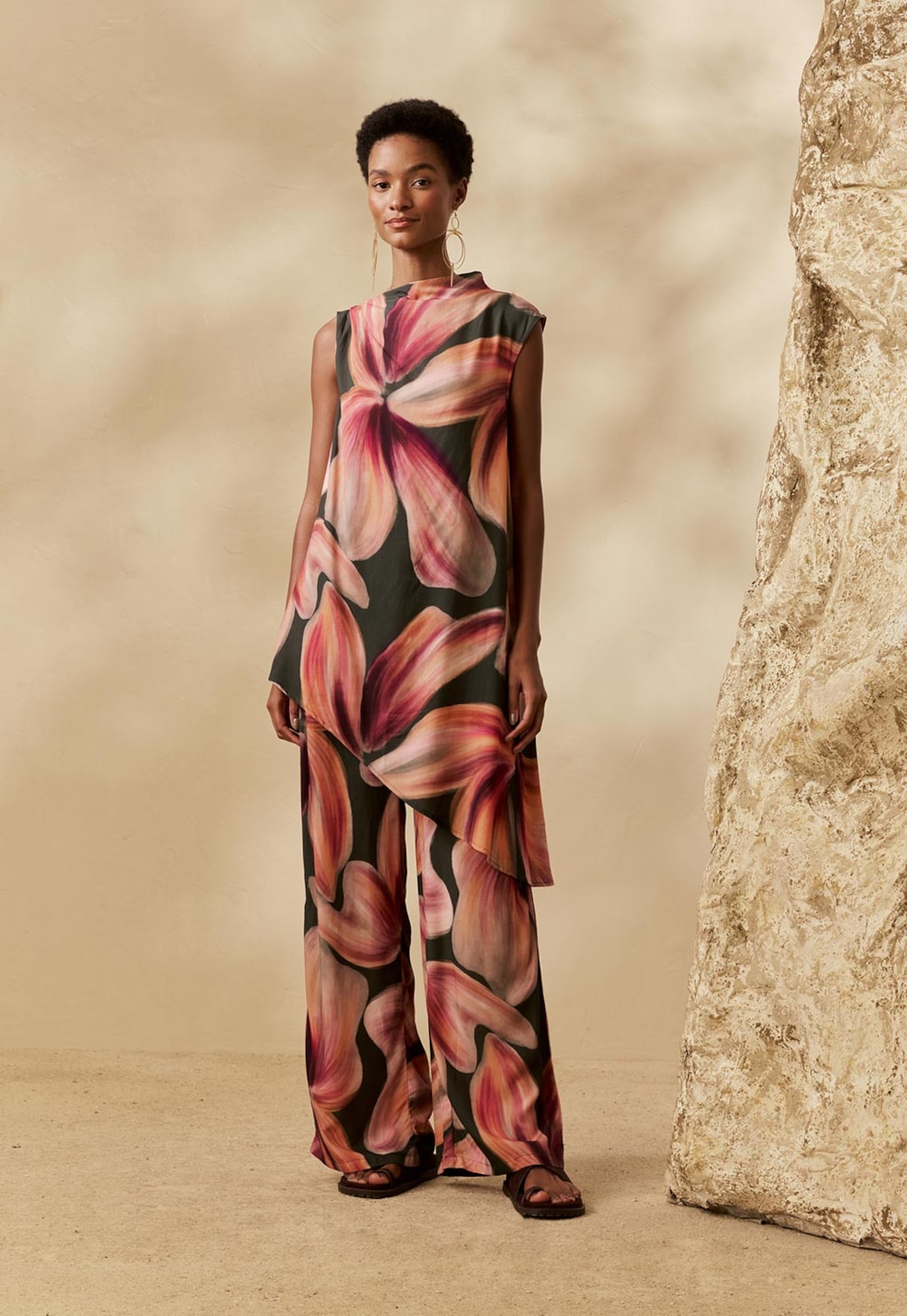 Blusa Assimétrica Estampada Follaje