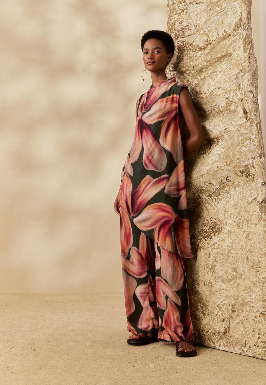 Blusa Assimétrica Estampada Follaje