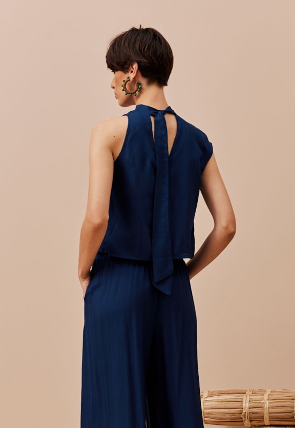 Blusa Assimétrica Golinha Alta Vista Traseira