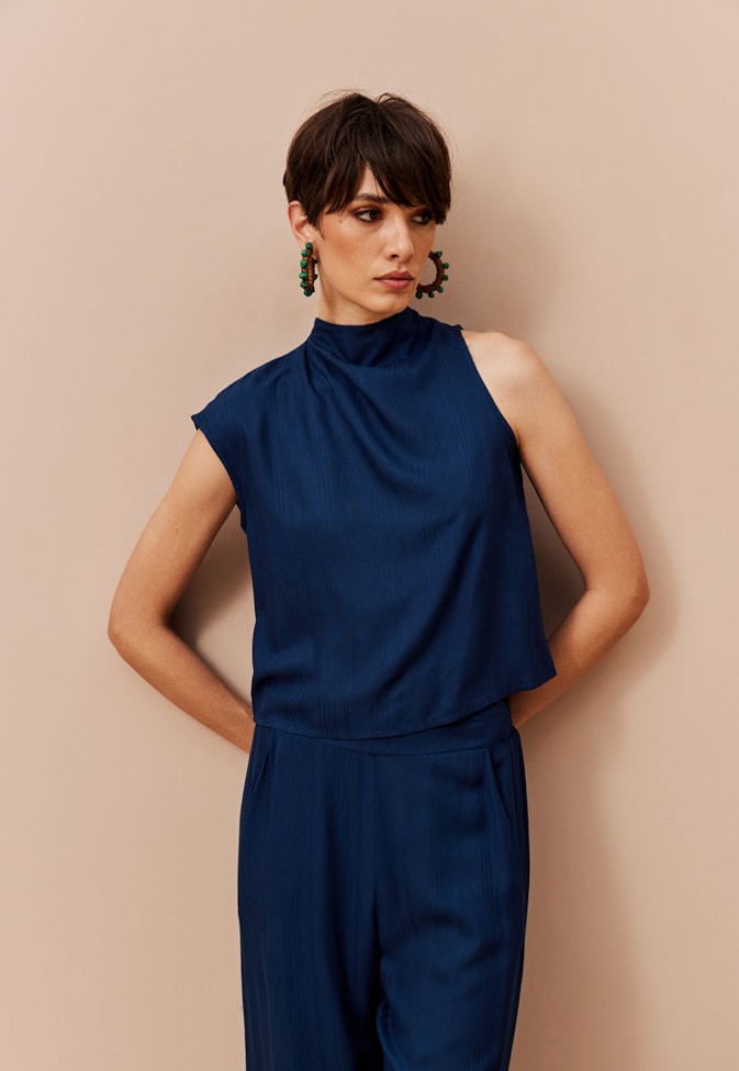 Blusa Assimétrica Golinha Alta