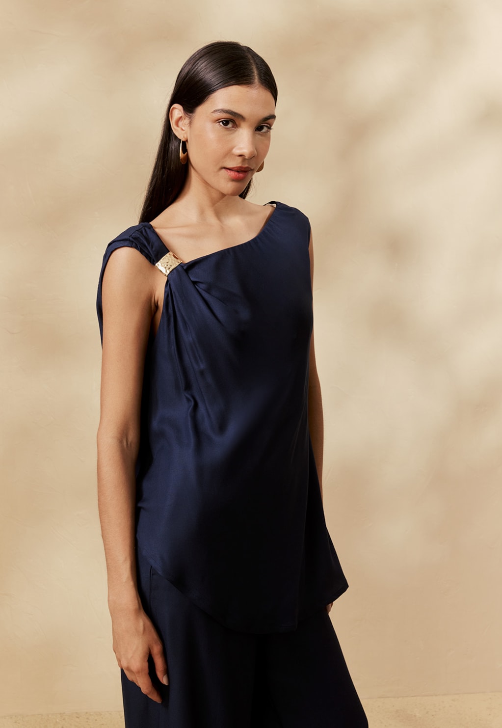 Blusa Assimétrica Passador Metálico