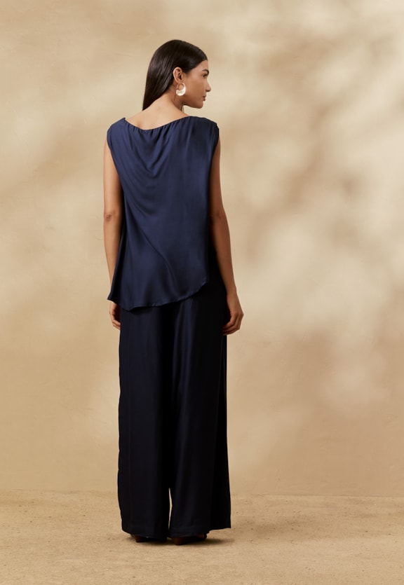 Blusa Assimétrica Passador Metálico Vista Traseira