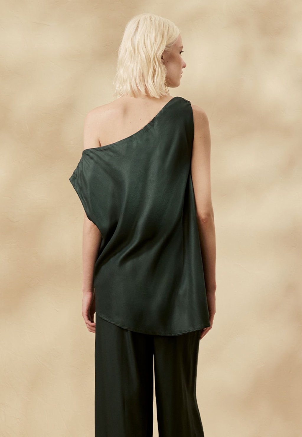 Blusa Assimétrica Passador Metálico