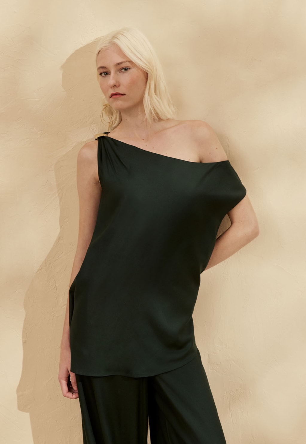 Blusa Assimétrica Passador Metálico