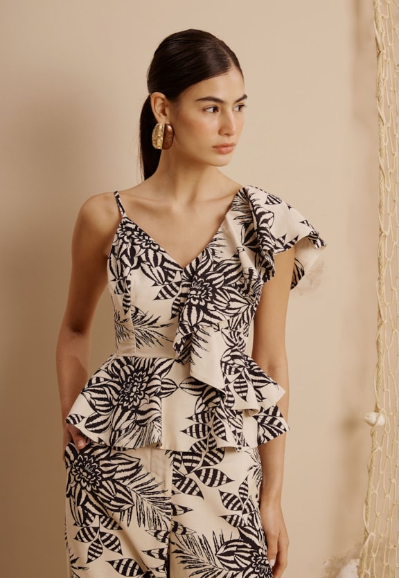 Blusa Babado Assimétrico Estampada Carajas Vista Frontal