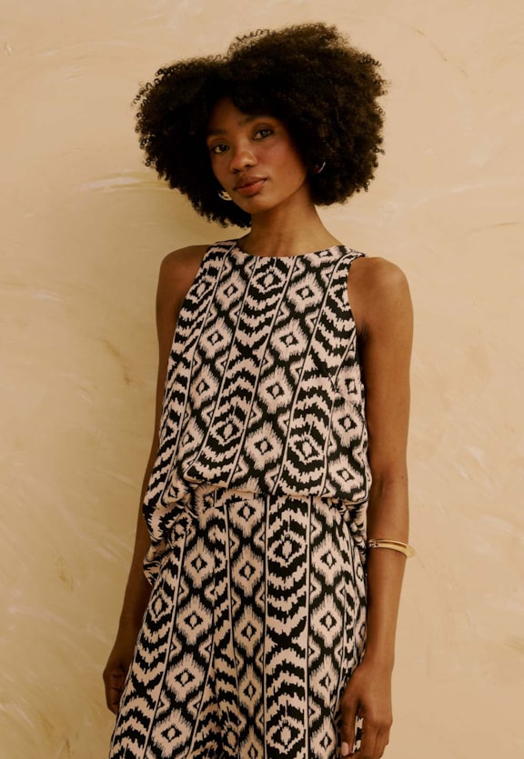 Blusa Básica Decote Nadador Estampada Puno Vista Frontal