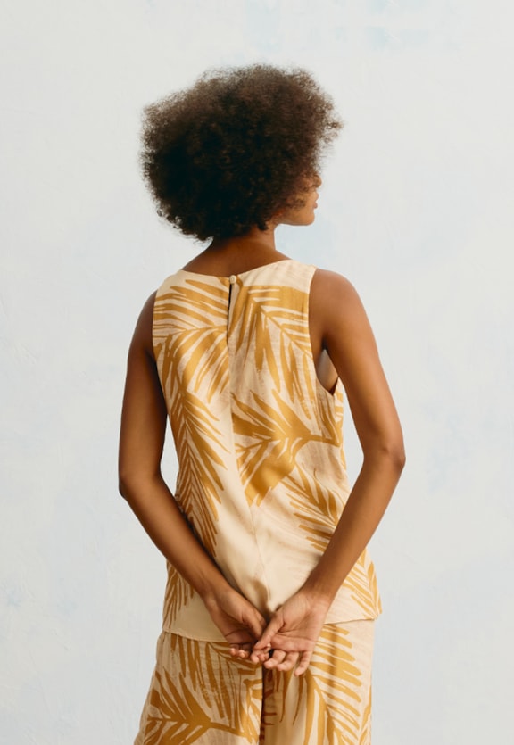 Blusa Básica Estampada Palma Colombiana Vista Traseira
