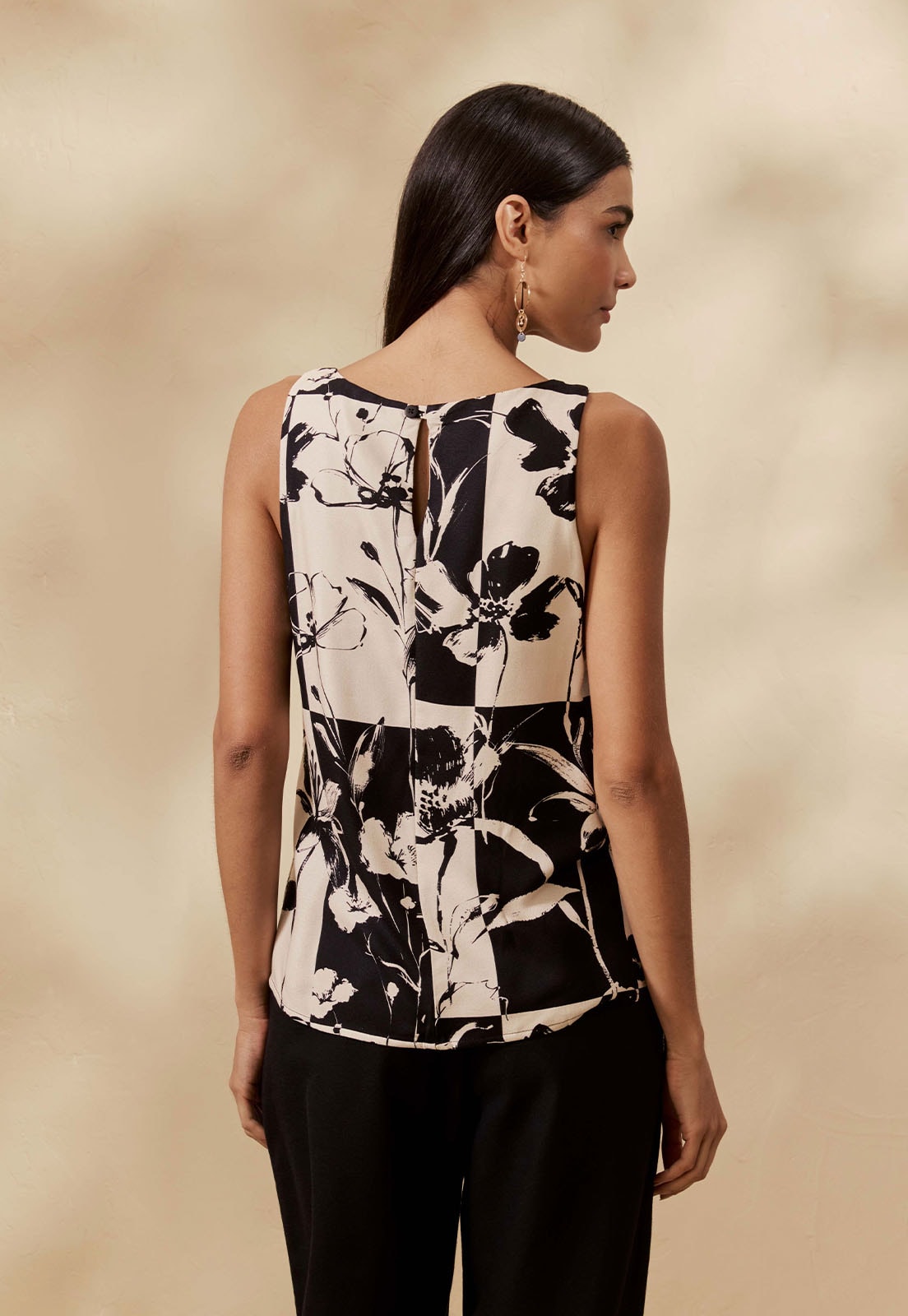 Blusa Básica Estampada Yareta Vista Traseira