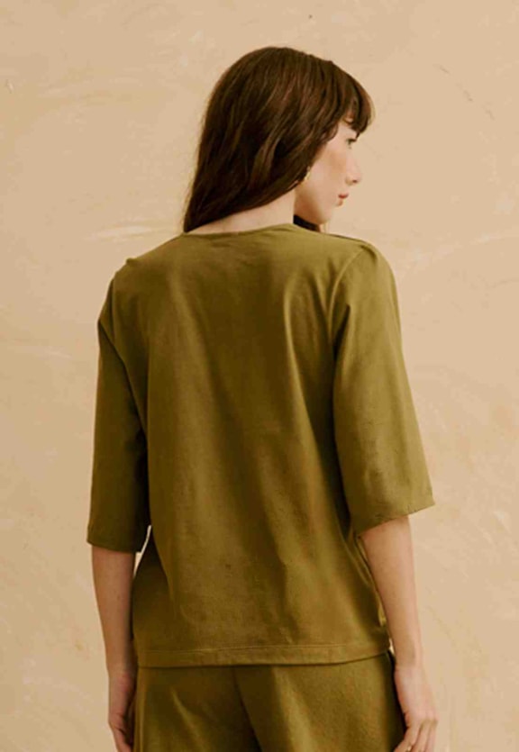 Blusa Bata Lisa Aplicação Vista Traseira