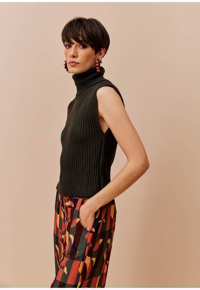 Blusa Canelada Gola Alta Tricot