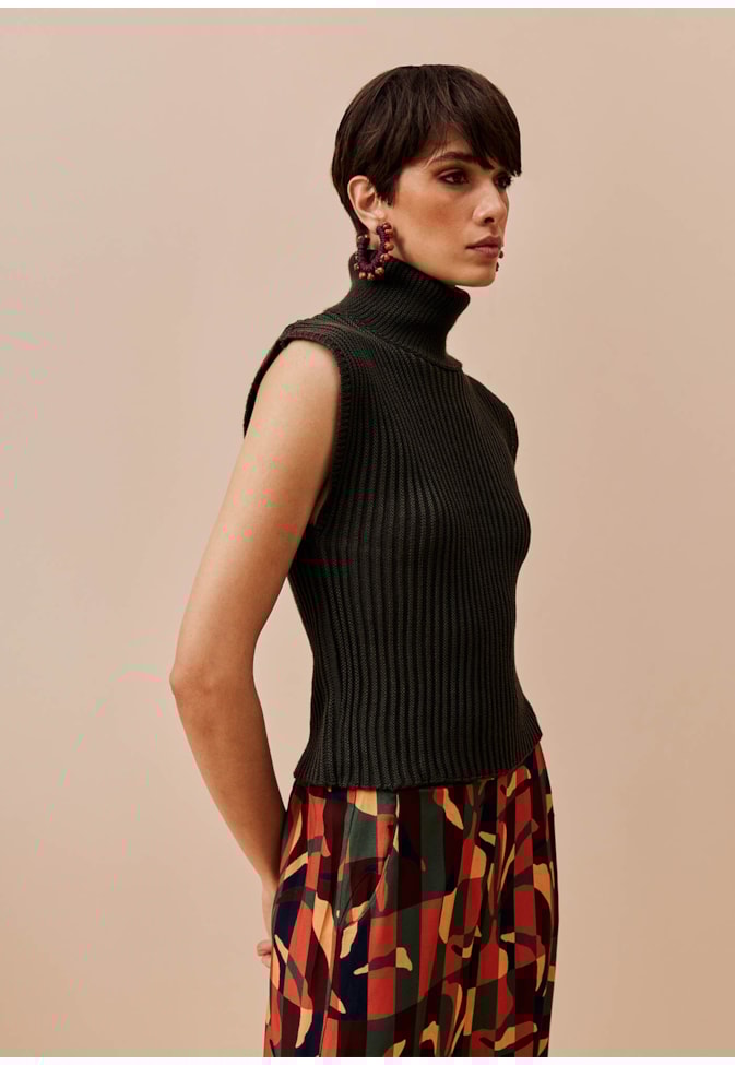 Blusa Canelada Gola Alta Tricot