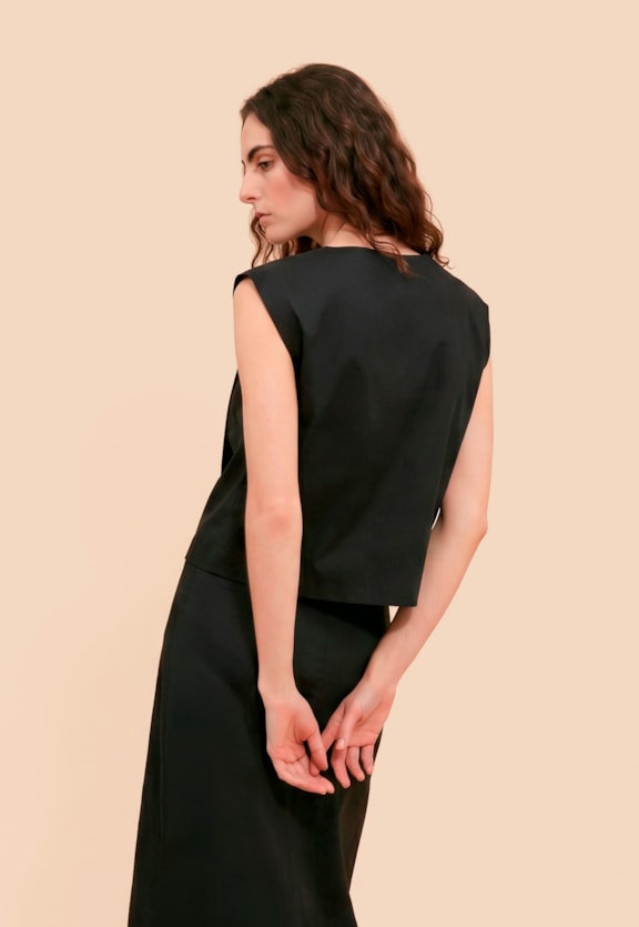 Blusa com Gola Assimetrica Botão Orgânico Vista Traseira