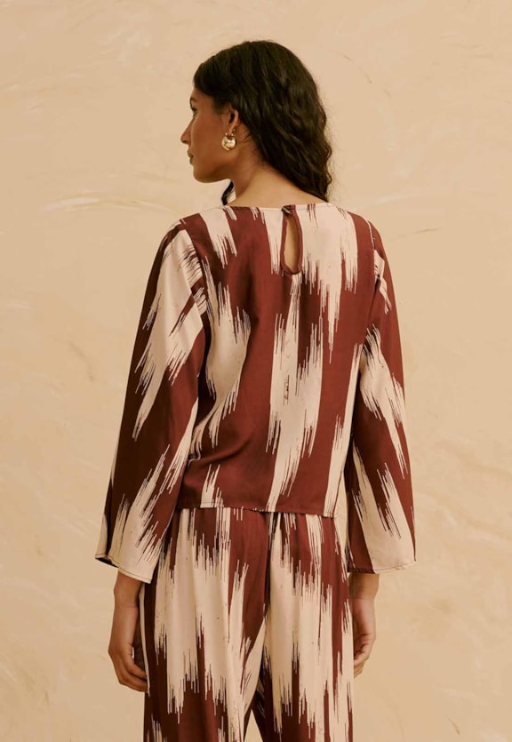 Blusa Com Manga Estampada Amantani Vista Traseira