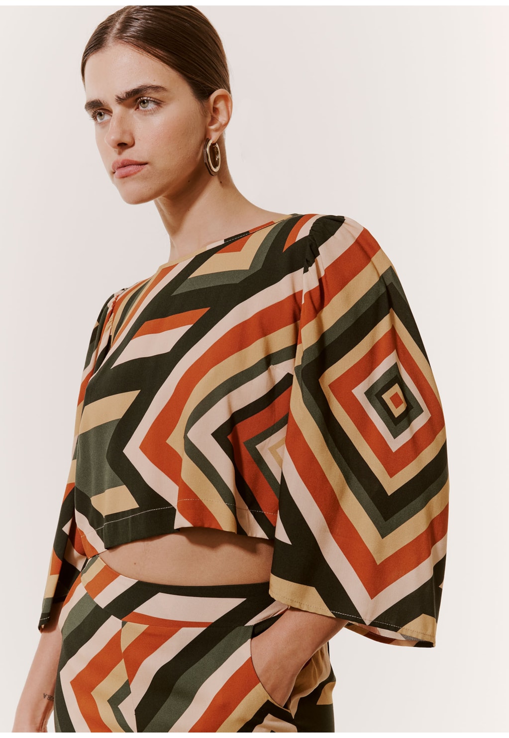 Blusa Cropped Manga Longa Estampada Igarapés