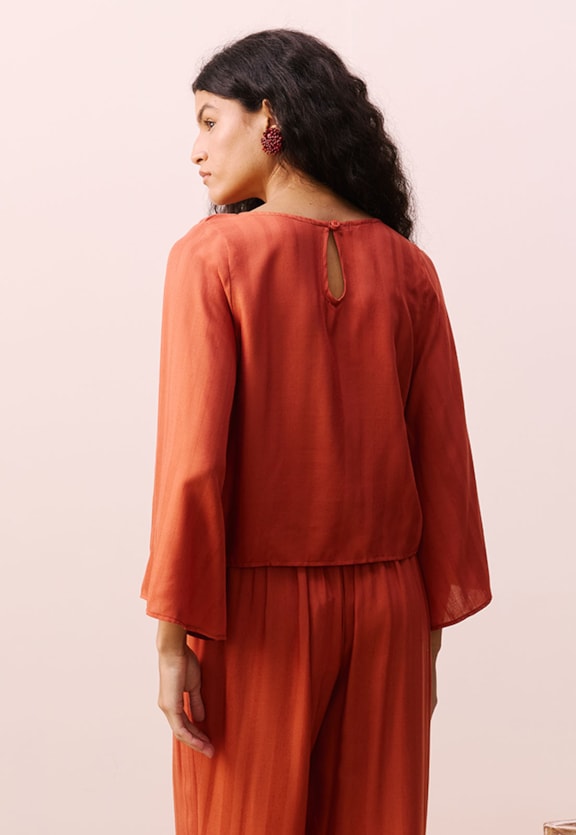 Blusa Cropped Quadradinha Manga Vista Traseira