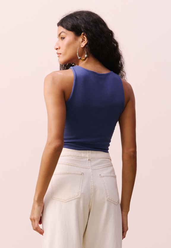 Blusa Cropped Regata  Vista Traseira