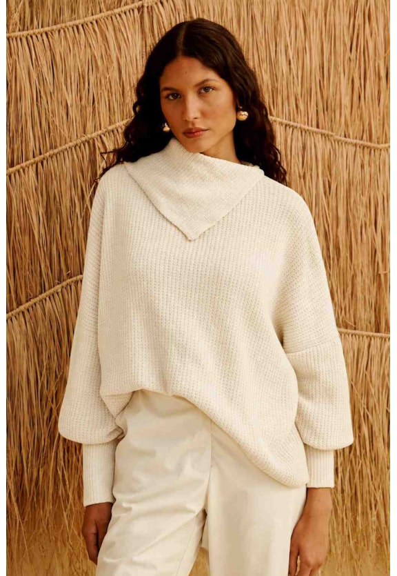 Blusa de Manga Longa em Tricot com Gola Assimétrica  Vista Frontal