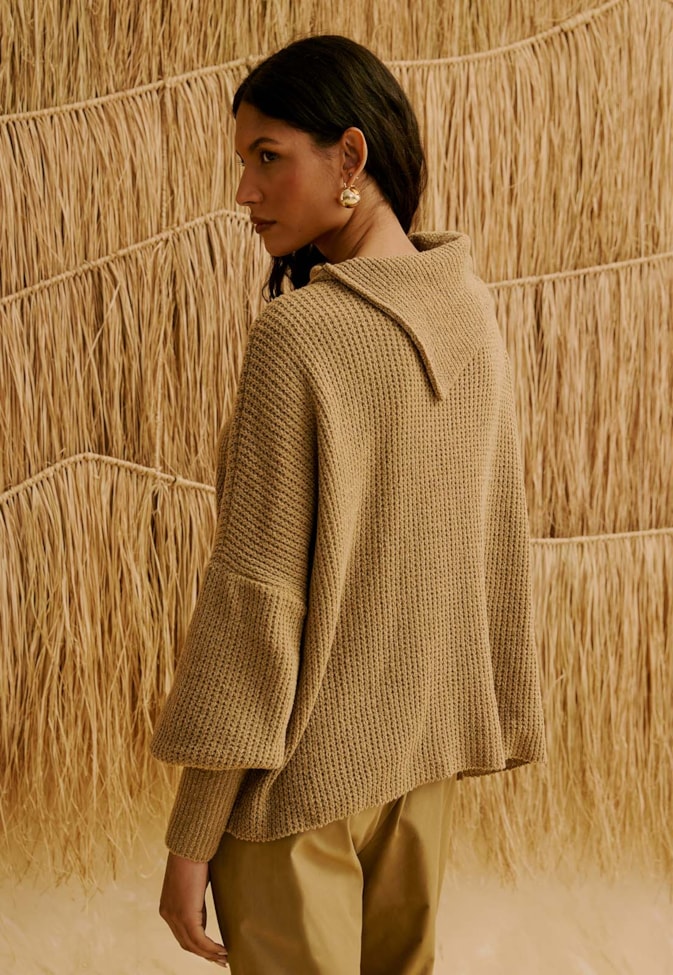 Blusa de Manga Longa em Tricot com Gola Assimétrica 