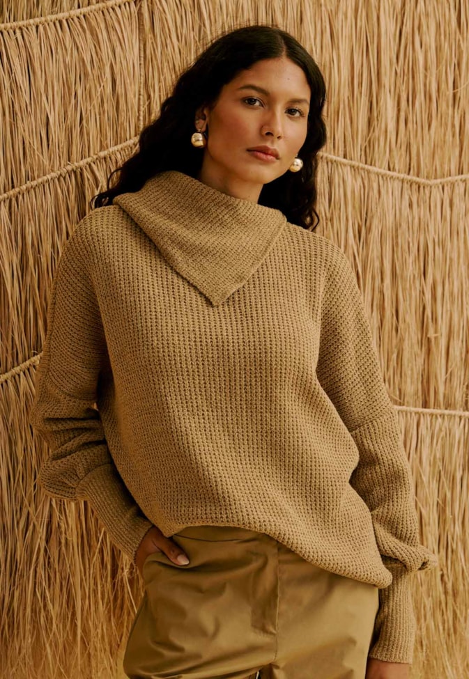 Blusa de Manga Longa em Tricot com Gola Assimétrica 