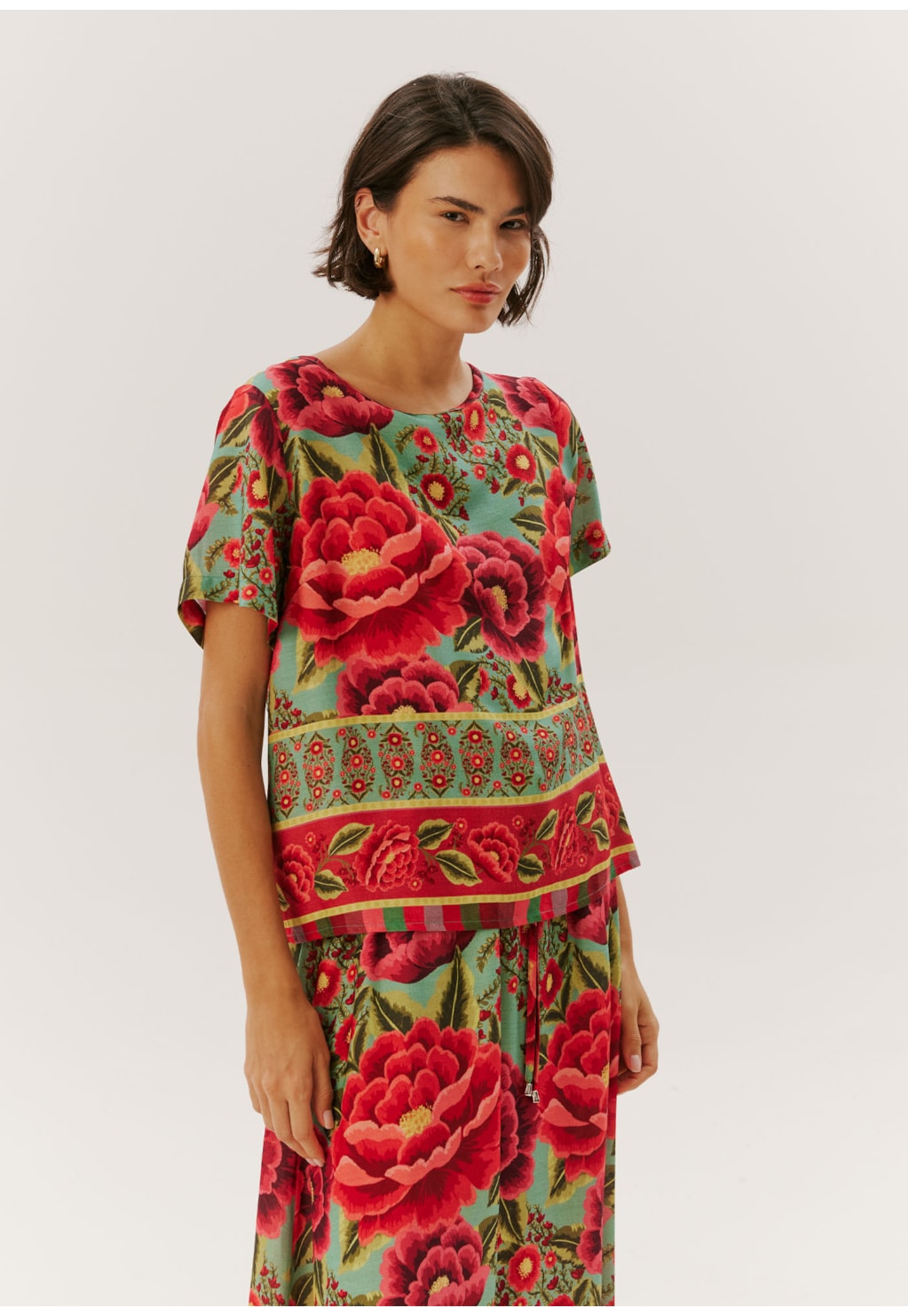 Blusa Decote Canoa Laço Costas Estampado Flor Paraense