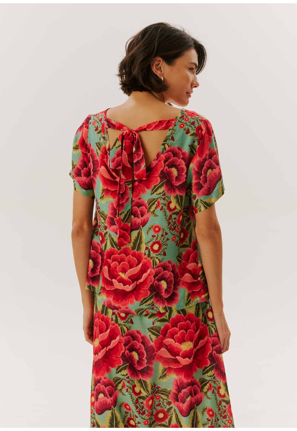 Blusa Decote Canoa Laço Costas Estampado Flor Paraense