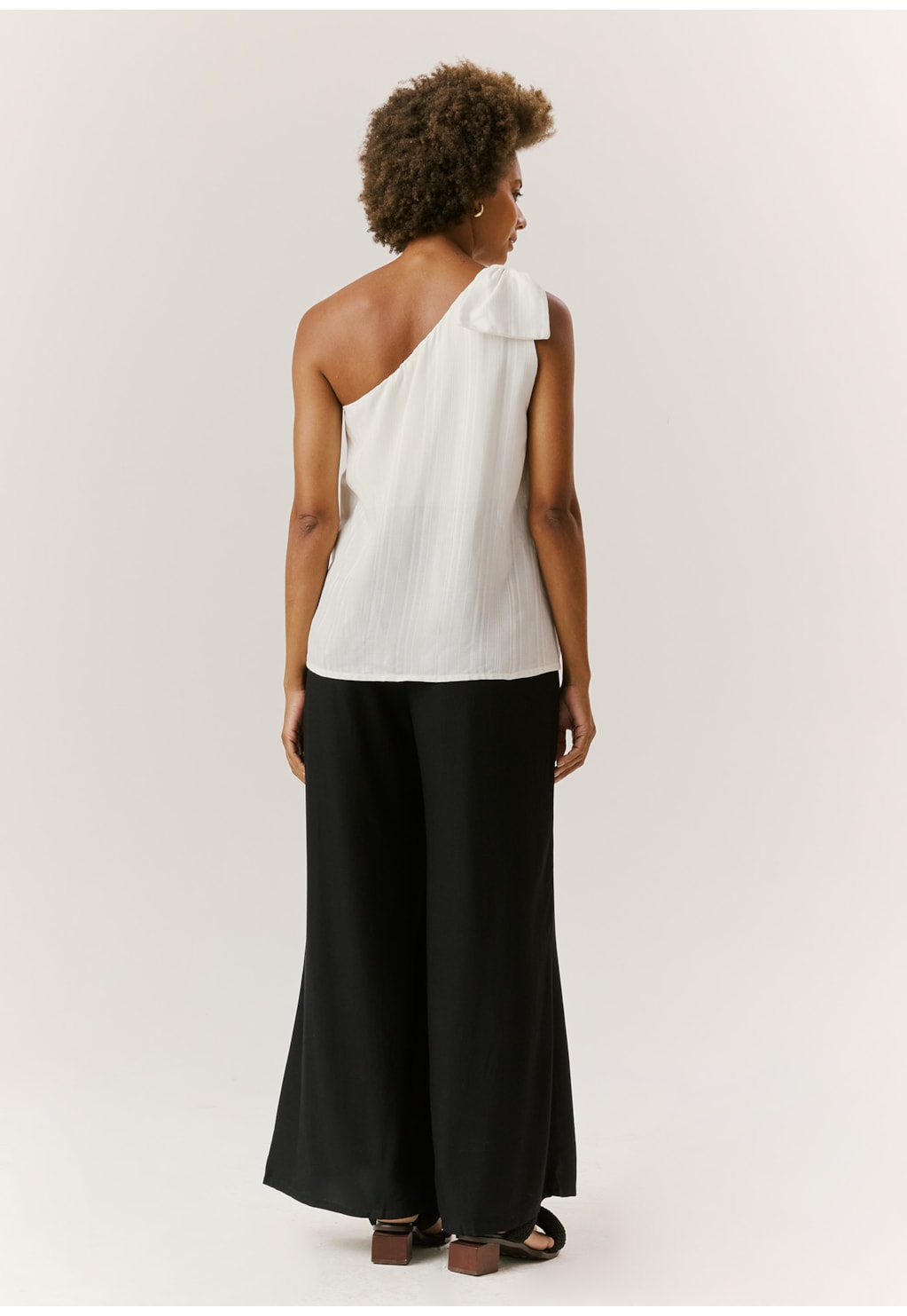 Blusa Detalhe Laço Ombro