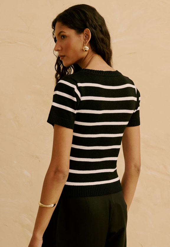 Blusa em Tricot com Manga Listrada Vista Traseira