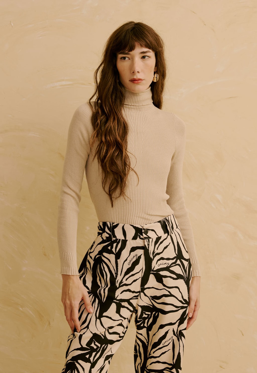 Blusa em Tricot com Manga Longa e Gola Alta