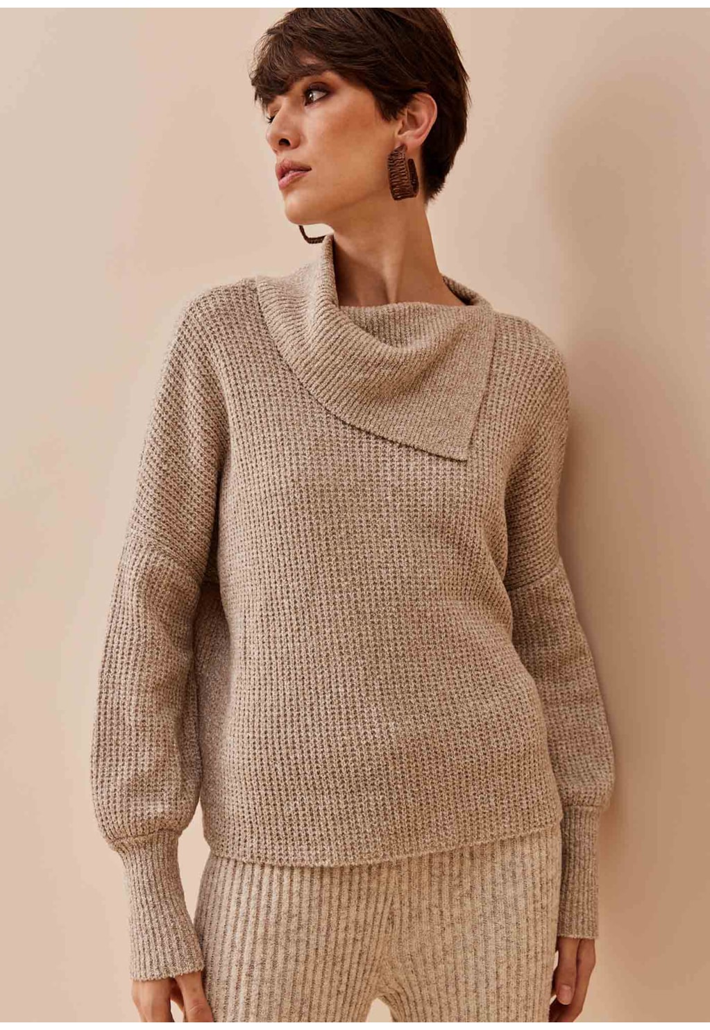 Blusa Gola Assimétrica Tricot