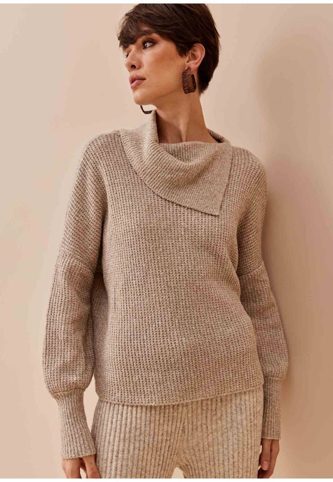 Blusa Gola Assimétrica Tricot