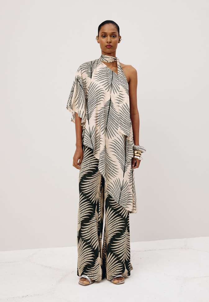 Blusa Gola Cascata Estampada Palmas