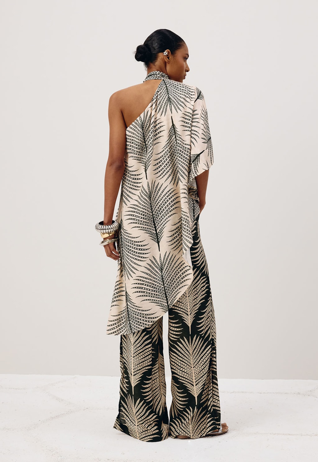 Blusa Gola Cascata Estampada Palmas