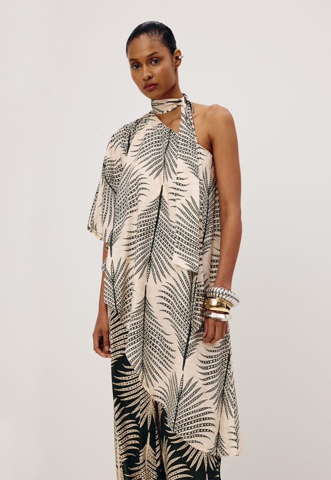 Blusa Gola Cascata Estampada Palmas